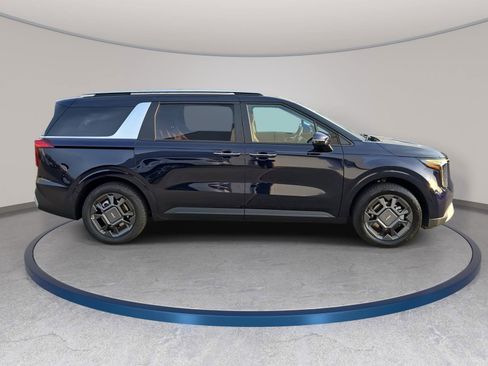 New 2026 Kia Carnival EX FWD image 4