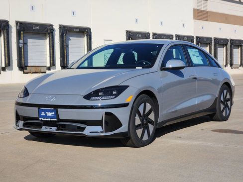 New 2025 Hyundai Ioniq 6 SE image 2