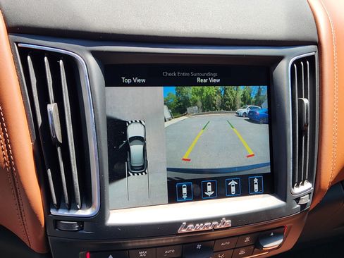 Used 2019 Maserati Levante GranLusso AWD/4WD image 27