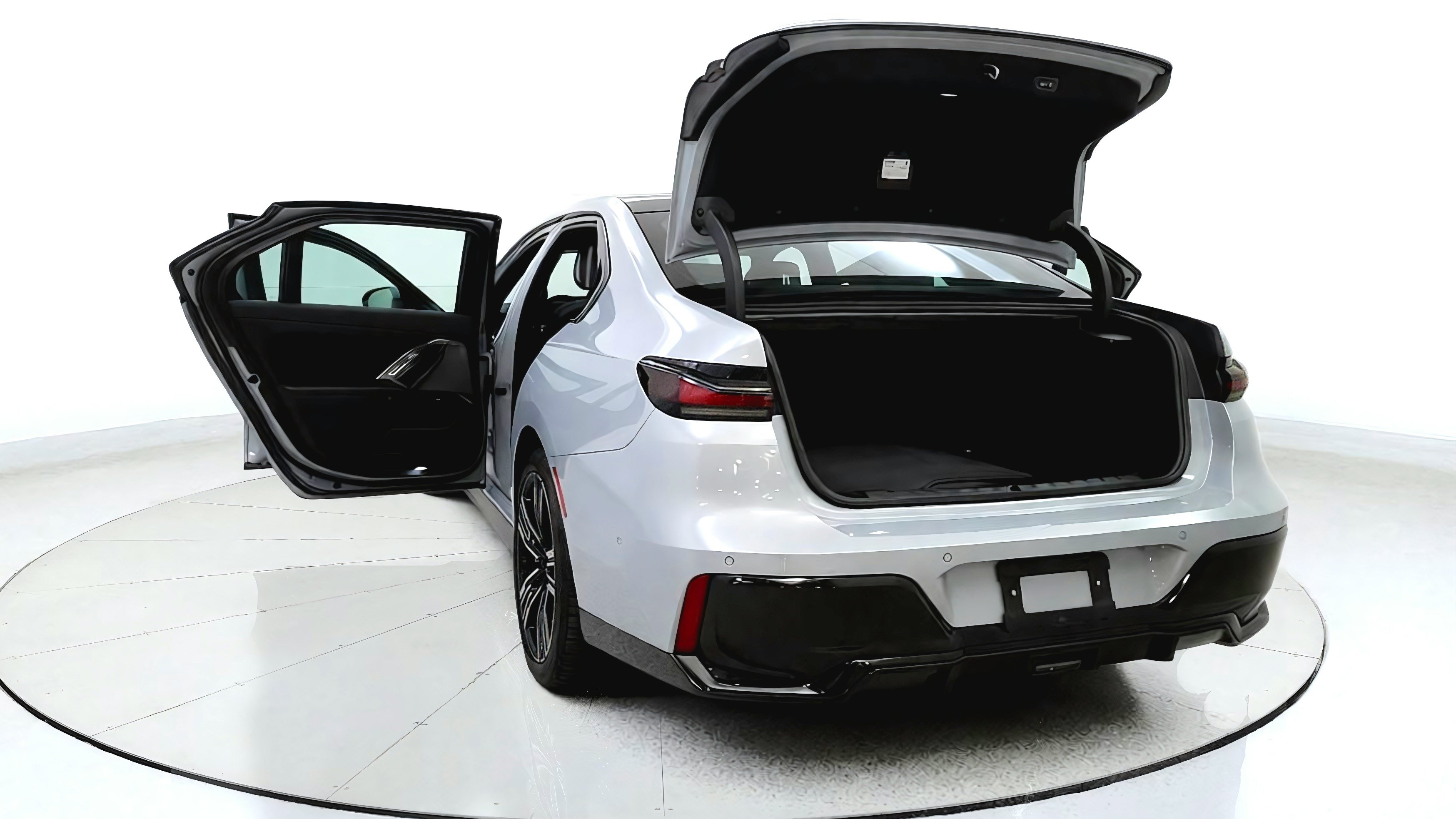 Used 2023 BMW i7 xDrive60 w/ Parking Assistance Package AWD/4WD image 13