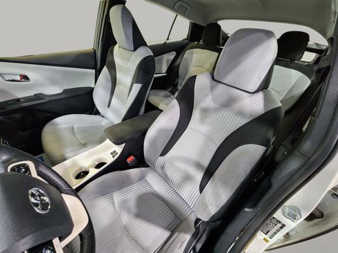 Used 2016 Toyota Prius Three image 13