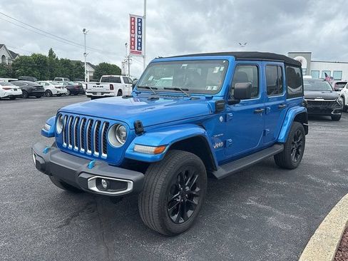 Used 2023 Jeep Wrangler Unlimited Sahara w/ Cold Weather Group AWD/4WD image 3
