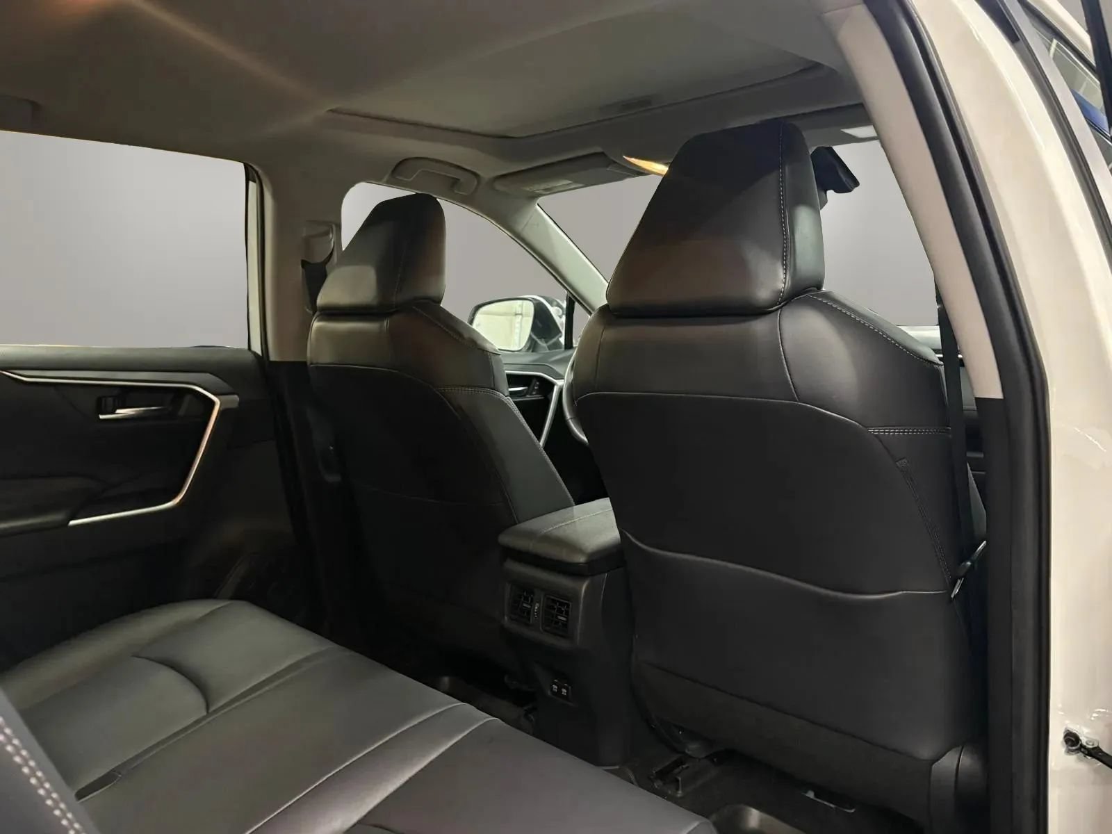 Used 2019 Toyota RAV4 XLE Premium w/ Cold Weather Package AWD/4WD image 12