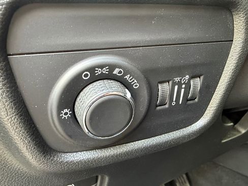 Used 2023 Jeep Grand Cherokee Laredo w/ Luxury Tech Group I image 21