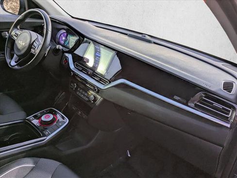 Used 2022 Kia Niro EX image 21