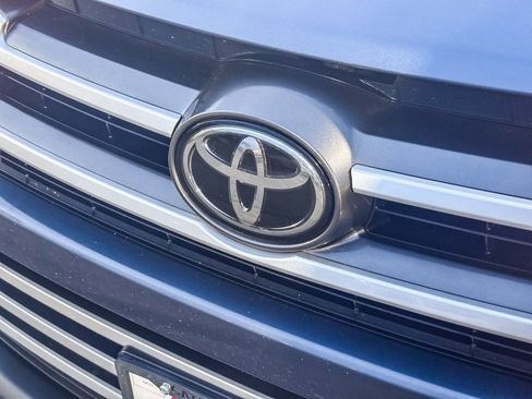 Certified 2017 Toyota Highlander XLE image 10