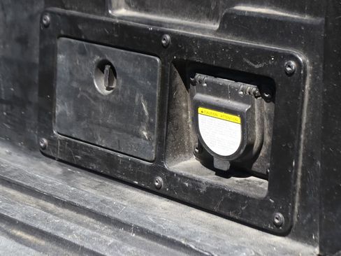Used 2016 Toyota Tacoma TRD Off-Road w/ Towing Package RWD image 9