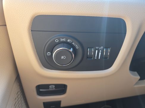 Used 2025 Jeep Grand Cherokee Limited RWD image 16
