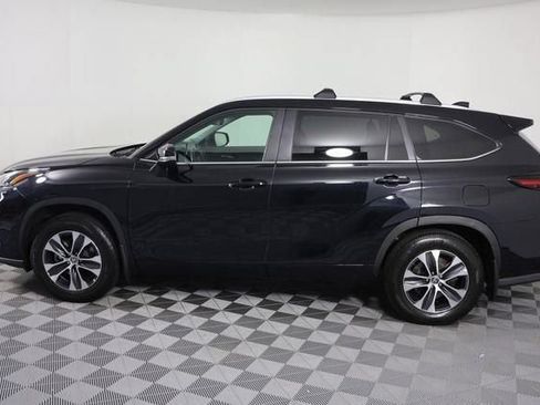 Used 2024 Toyota Highlander XLE AWD/4WD image 5