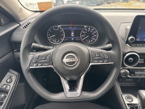 Used 2025 Nissan Sentra SV image 16