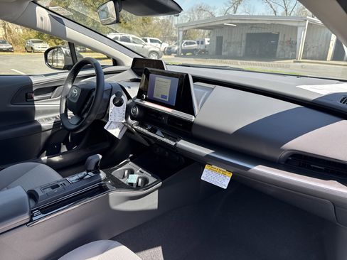 New 2024 Toyota Prius LE image 33