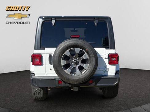 Used 2018 Jeep Wrangler Unlimited Sahara image 4