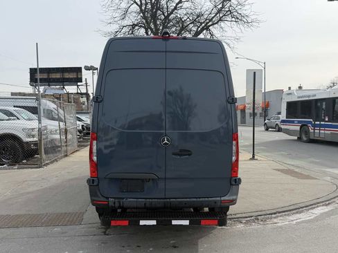 Used 2019 Mercedes-Benz Sprinter 144 image 6