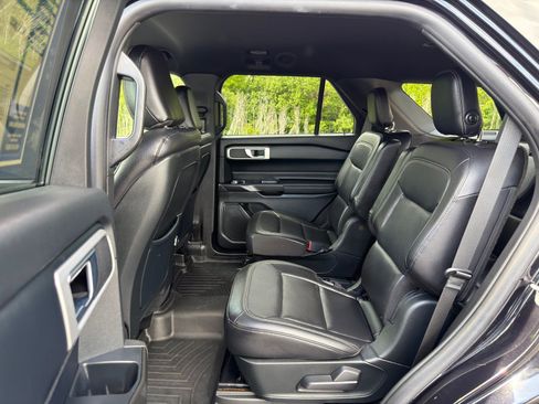 Used 2020 Ford Explorer XLT w/ Equipment Group 202A AWD/4WD image 26