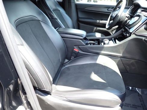 Certified 2023 Jeep Grand Cherokee Altitude image 12