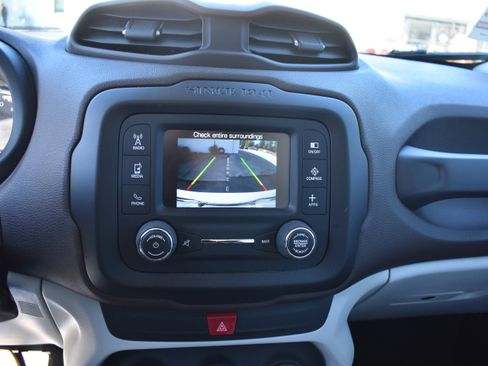 Used 2016 Jeep Renegade Latitude image 18