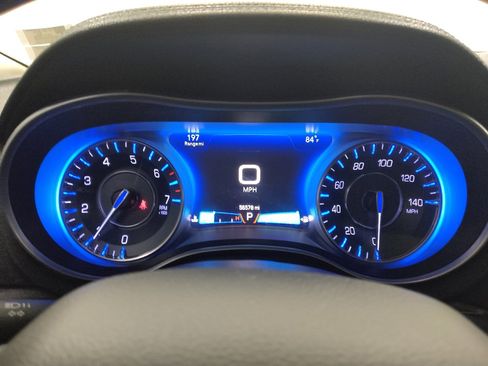 Used 2018 Chrysler 300 Touring L RWD image 23