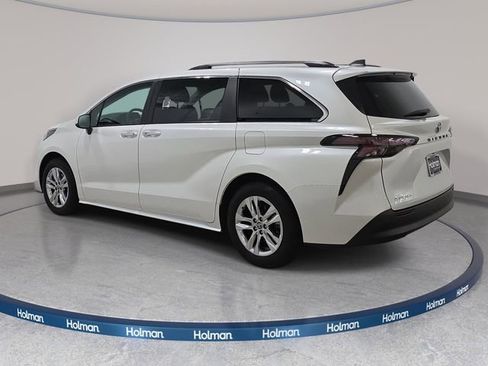 Certified 2025 Toyota Sienna XLE w/ XLE Plus Package AWD/4WD image 7