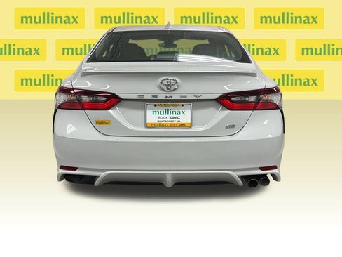 Used 2023 Toyota Camry SE FWD image 9
