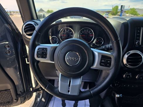 Used 2017 Jeep Wrangler Unlimited Rubicon AWD/4WD image 17