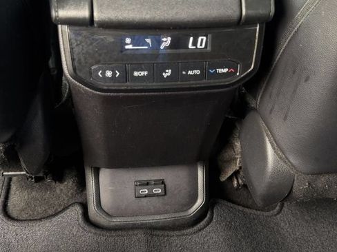 Used 2024 Toyota Highlander XLE AWD/4WD image 26