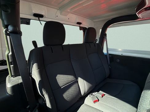Used 2021 Jeep Wrangler Sport AWD/4WD image 33