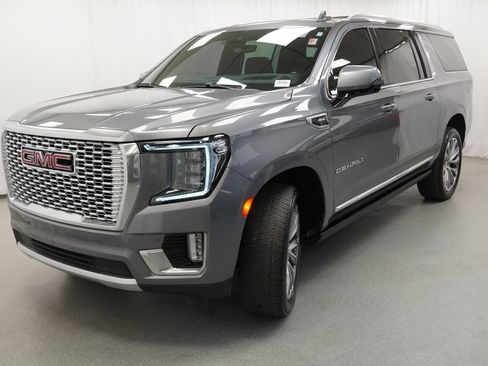 Used 2021 GMC Yukon XL Denali w/ Denali Premium Package AWD/4WD image 3