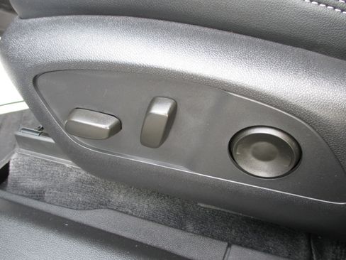 Used 2024 Chevrolet Blazer EV LT image 16