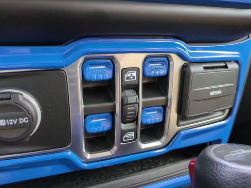 Used 2022 Jeep Gladiator Willys image 23