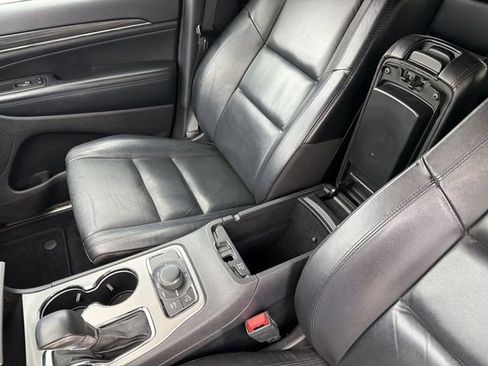 Used 2019 Jeep Grand Cherokee Limited image 23