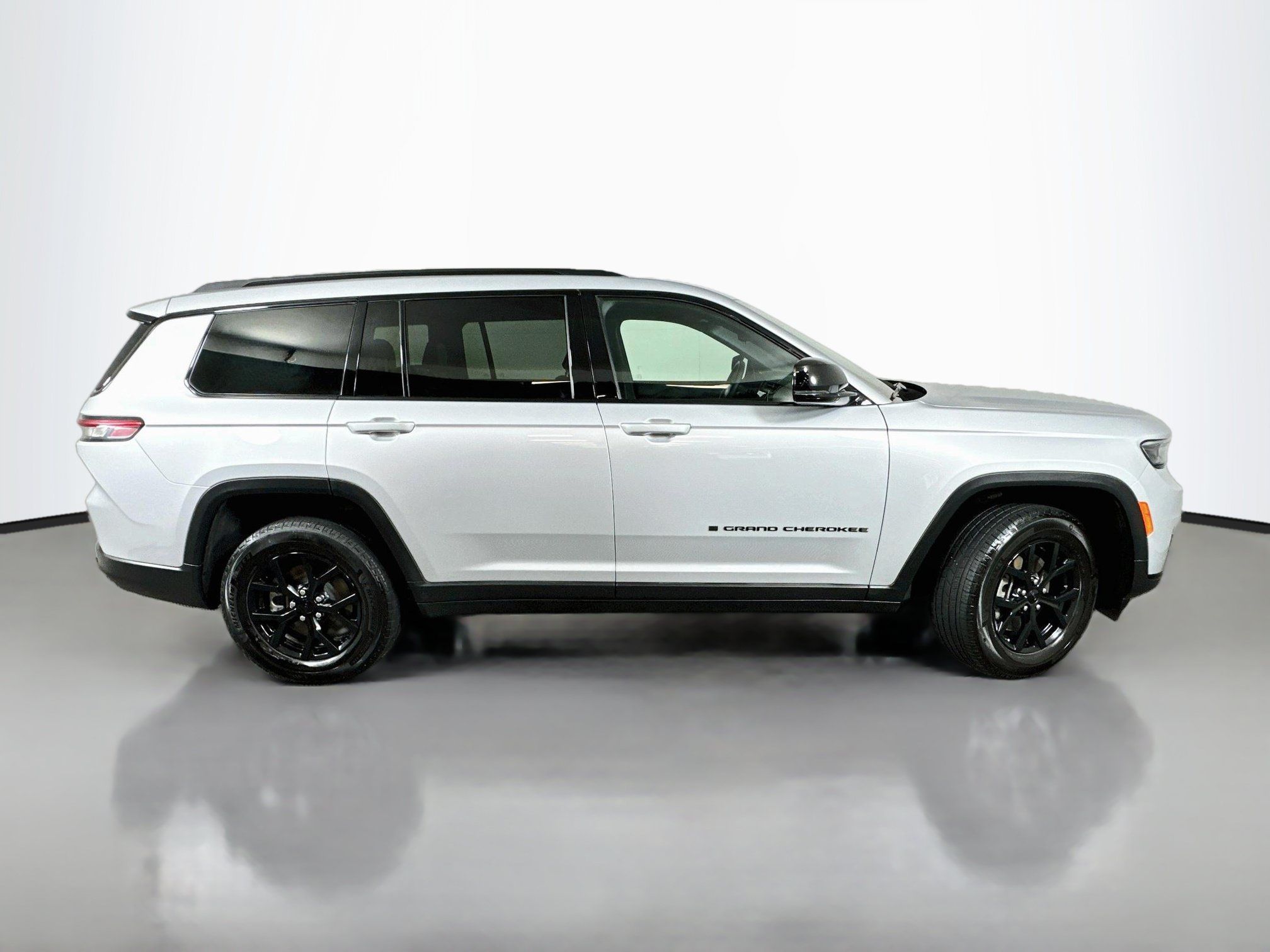Used 2024 Jeep Grand Cherokee L Laredo AWD/4WD image 8