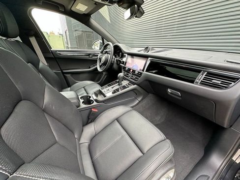 Certified 2025 Porsche Macan image 38
