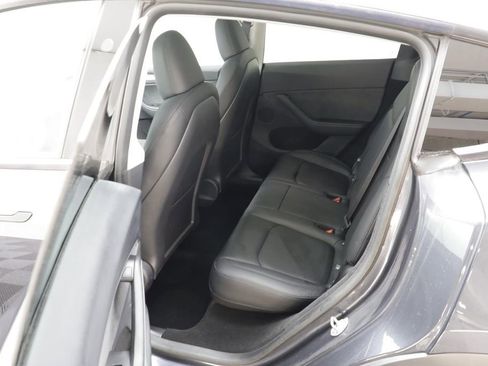 Used 2024 Tesla Model Y Long Range AWD/4WD image 17