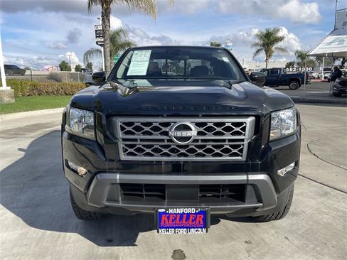 Used 2022 Nissan Frontier SV image 3