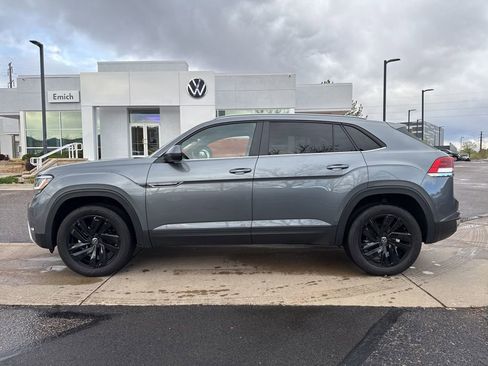 Certified 2022 Volkswagen Atlas Cross Sport SE image 2