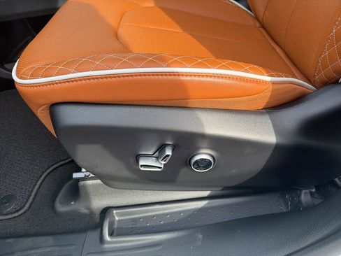 New 2026 Chrysler Pacifica Pinnacle image 24