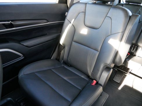 Used 2023 Kia Telluride S image 12