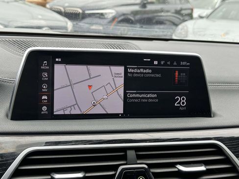 Used 2022 BMW 750i xDrive w/ M Sport Package AWD/4WD image 23