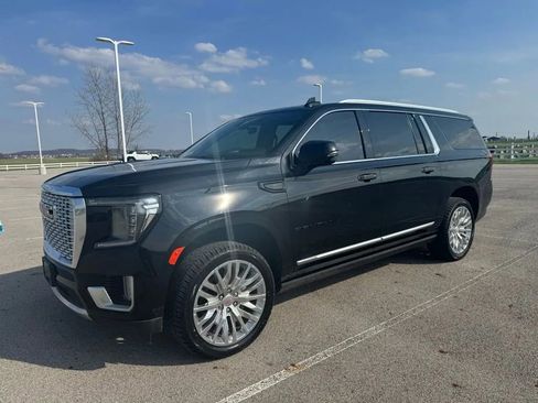 Used 2023 GMC Yukon XL Denali image 3