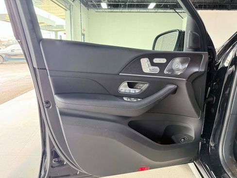 Used 2025 Mercedes-Benz GLS 450 4MATIC image 9
