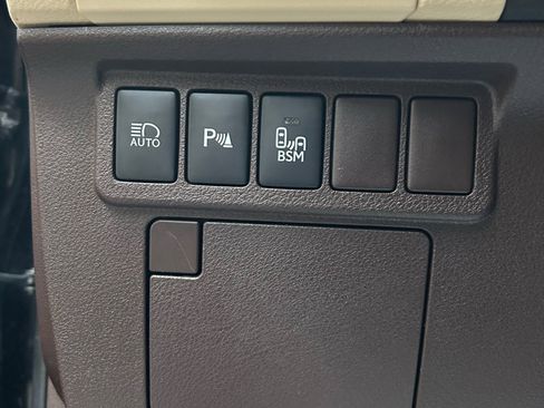 Used 2017 Lexus ES 300h image 43