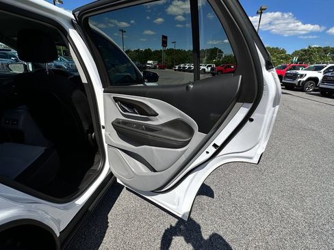 Used 2023 GMC Terrain SLE AWD/4WD image 18