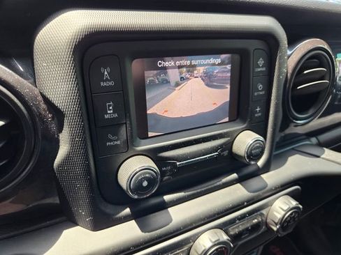 Certified 2020 Jeep Gladiator Sport AWD/4WD image 31