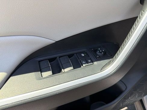 Used 2025 Toyota RAV4 XLE w/ Convenience Package AWD/4WD image 12