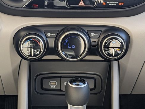 New 2025 Hyundai Venue SEL FWD image 23
