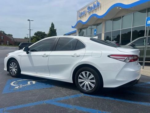 Used 2020 Toyota Camry LE FWD image 9