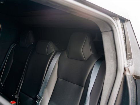 Used 2024 Tesla Cybertruck AWD Crew Cab image 31