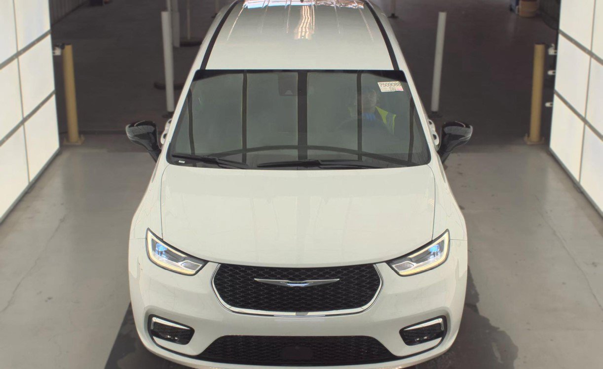 Used 2026 Chrysler Pacifica Select FWD image 3