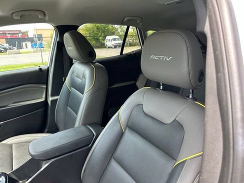 Used 2025 Chevrolet Trax ACTIV FWD image 8