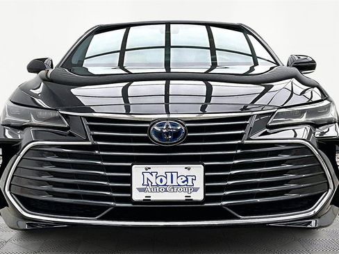 Used 2022 Toyota Avalon Limited image 3